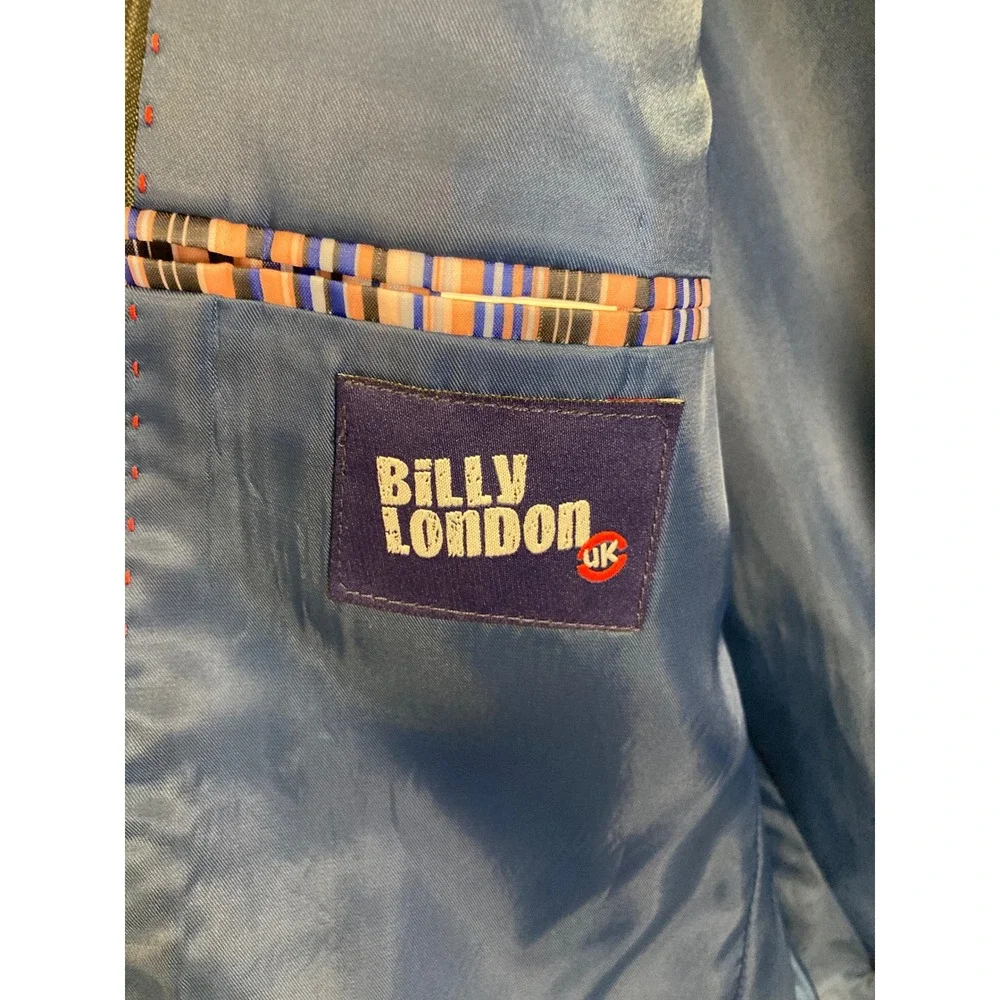 Billy London exude sharp